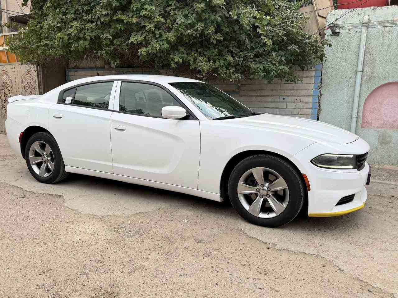 السلام عليكم 

جارجر 2018 خليجي كفاله عامه حته دعاميات 
السعر : 228 $

تويل 
 
اتصال *********** 

تشغيل عن بعد 

كشنات جلد 

المحرك : V6.  3.6L 

المواصفات :

مصابيح أمامية زنون .

كشافات الضباب زنون 

 المصابيح الأمامية مع LED

حساسات . خلفي امامي

شاشه كبيرة مع نظام ملاحة نفكيشن GPS 

الشاشة مع اوپشنات GT
سستم صوت الپاين .
ويل 18 تخم تاير جديد 
تشغيل عن بعد . 
محدد سرعة . 
تلفون بلوتوث . 
كاميرا خلفية 
مرايا متحسسة للاضاءة العالية .

كير شفتر بالستيرن . 

دخول ذكي (بصمة

مكان سيارة ⁠بغداد
