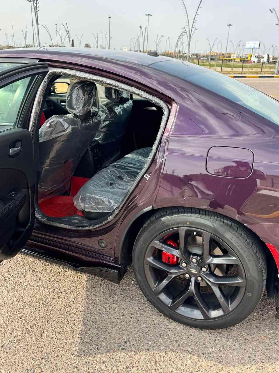 جارجر 2022 SXT 
رقم بغداد …… سعر 198 وبيها مجال بسيط 
.
تفاصيل ..
————
1- الحادث بارد بالجاملغ الامامي جهة السايق 
2- ثلاث قطع كلير عكس صفحه العبري بامريكا نرشت 
3-ماشيه 71ml
4- كير مكينه كفاله سياره كله بلادي 
5- الحداديه 80‎%‎ طخ تايرات جديد سياره كامله ع اخر حبايه 
العنوان البصره الامن الداخلي 
للتواصل *********** البصرة, العراق
