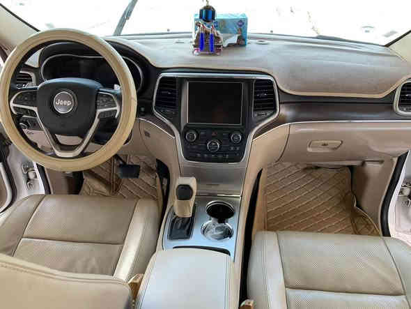 جيب شيروكي موديل—2017
فول موصفات رقم بغداد انكليزي
ماشيه 160m
ضربه موضحه بالسونار قبق جنطه بدون فتح
والباب BDR
سعرها 235 وبيها مجال 
التواصل ***********
