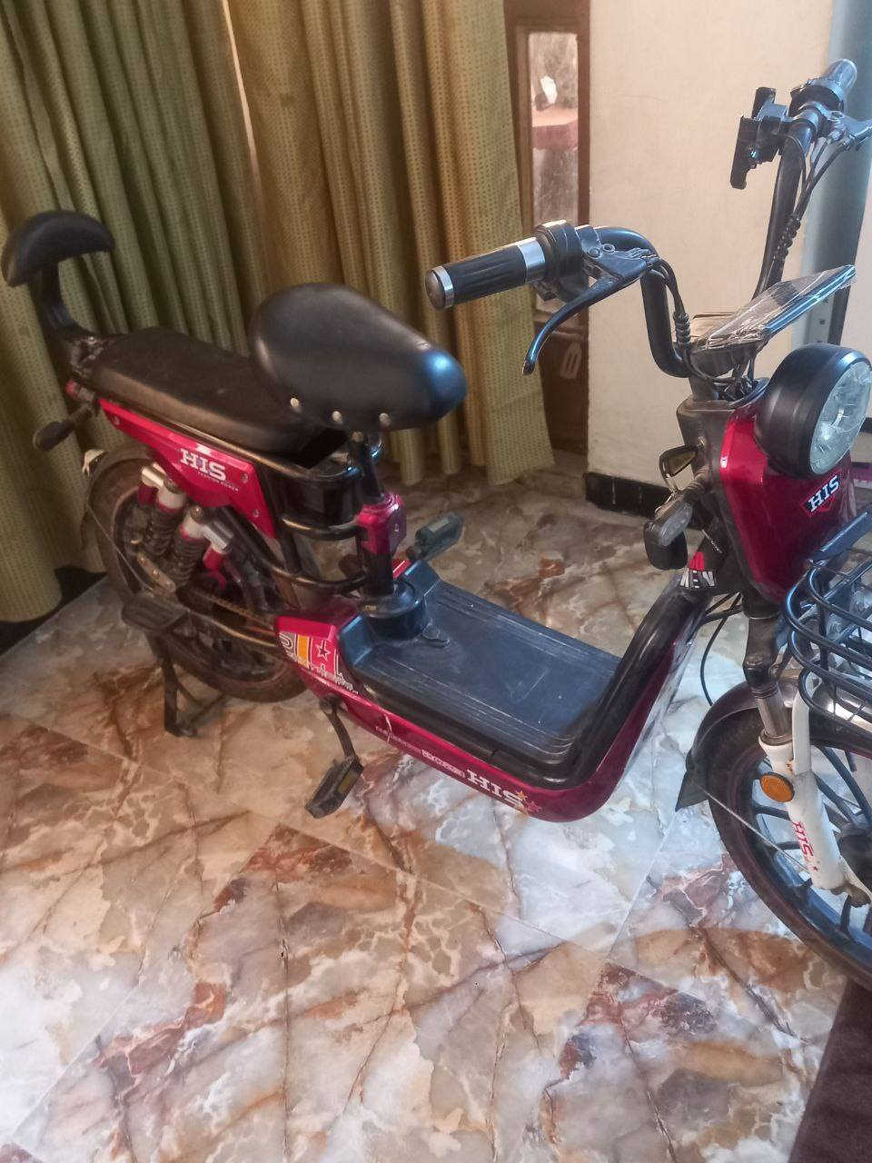 السلام عليكم
دراجات شحن للبيع

العدد:2 اولى دراجه نوع بغداد حجم 16 
ثانيه نوع HIS حجم 20 
5بطاريات علما ابيع دراجات بدون بطاريات 

العنوان :الدورة شارع أبو طيارة 
قيم وأخذ بل يرضي الله 
الرقم :***********
