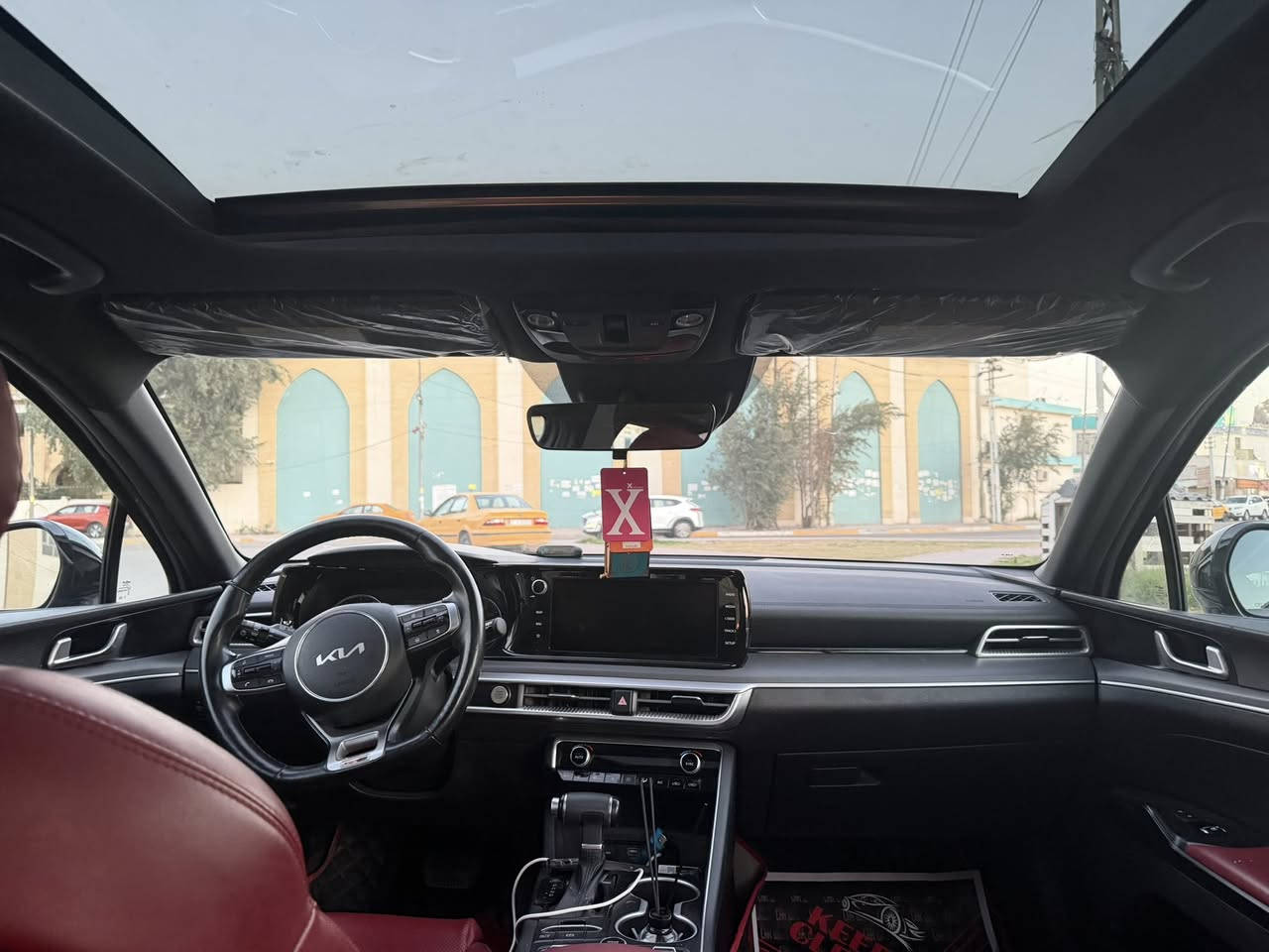 سلام عليكم كي فايف k5
موصفات جتي لاين 
فول على الاخير  موصفات بنوراما 
موديل 2022
1_الون  سمنتي 
2بصمه 
3 ماشيه50mi
4 داخل احمر 
5 كشنات هيترات
6 بصمه
5مثبت سرعه
6نضام ABS
7مانع انزلاق
8حساس  اطارات 
9بك لايت لد
10شاشه كبيره لمس
11كامره دواره
12كشافات اماميه 
13شاشه عطال 
14ويا كروم 
15ردار جانبيه 
16مراقبه نقطه العمياء 
17ردار الخطوط البيضاء  ردار امامي وخلفي وجوانب السياره 
18شاير  با المري 
19كشنات جلد احمر
20مقعد ساق كهرباء 
21الايت ثلاث عدسات +ليد 
22نضام قياده خمس وضعيات 
23 توقف ذاتي
24بلوتوث +usb+auX
25 تحكم ستيرن مع تدفئه بالستيرن 
26كير اوتو +عادي 
27الخريطه 📍
28صندوق كهربائي
 29 زنود + ليد 
30نوتو هولد
31التشغيل عن بعد 
‏AUTOHOLD   32
33تصميم خارجي رياضي 
34نضام المحلاحه
35مصابيح الخلفيه LED
36مصابيح ضباب LED
37محرك تيربو 1600

تشغيل عن بعد قيادة ذاتيه اربع قيادات بيها 
صور الحادث مرفقه مع الصور
رقمي ***********
مكاني بغداد لاعضميه168
 وبيها مجال لشراي 
رقم معوقين بغداد /وكاله عامه بأسم المشتري
