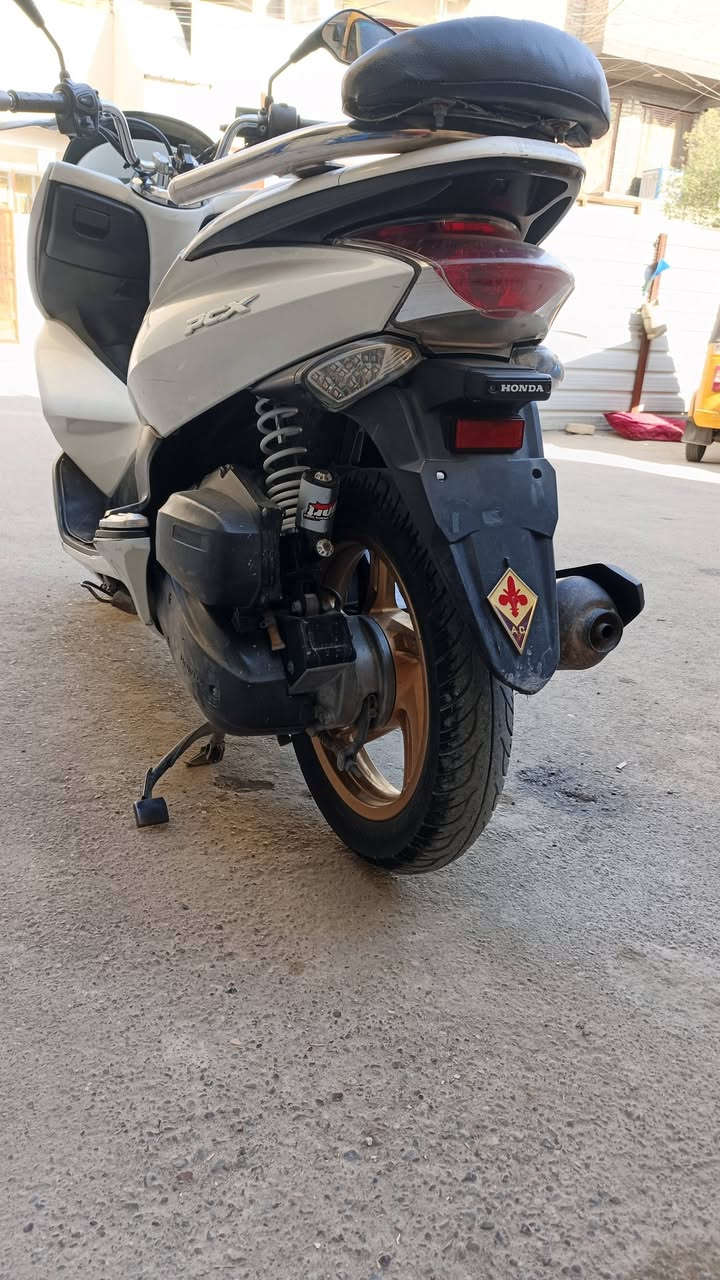 سلام عليكم PCX. للبيع ياباني نازله من بيت معرض طارش   جيل اول JF نظافته 80%100 دراجه نكره سلف كهربائيات كله شغال  اوراق  كامله دراجه مال بيت نظيفه دهنه كله  امزويل    السعر 1:300مليون  وبيه مجال  مكاني بغداد للاستفسار ***********بي واتساب

