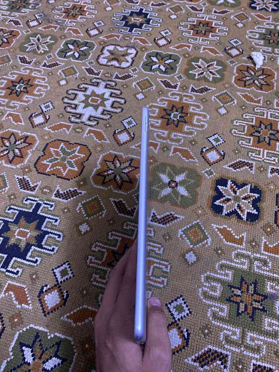 سلام عليكم ايباد 7 نضافه 90% بس فطر بسيط كلش بشاشه ما متثر ابد وهاذ الموجوده لاسق(سعر 250)عنوان بغداد البلديات *********** واتساب فقط
