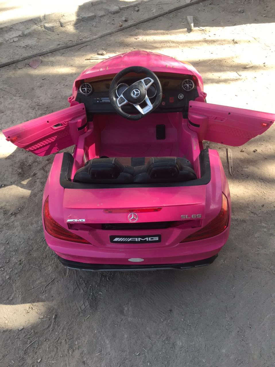 سلام عليكم لبيع سيارة مارسيدس نضيفه جديده على شحن مامستعملة سعر 110 الف بيها مجال بسيط بغداد ***********
