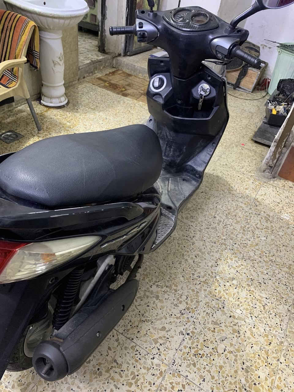 السلام عليكم دراجه سكنس فحل ياباني الدراجه ستان كهربائي قبق نفخ كله شغال كهربائيت السعر 650 وبيها مجال للشراي عنواني مدينه الصدر الرقم ***********
