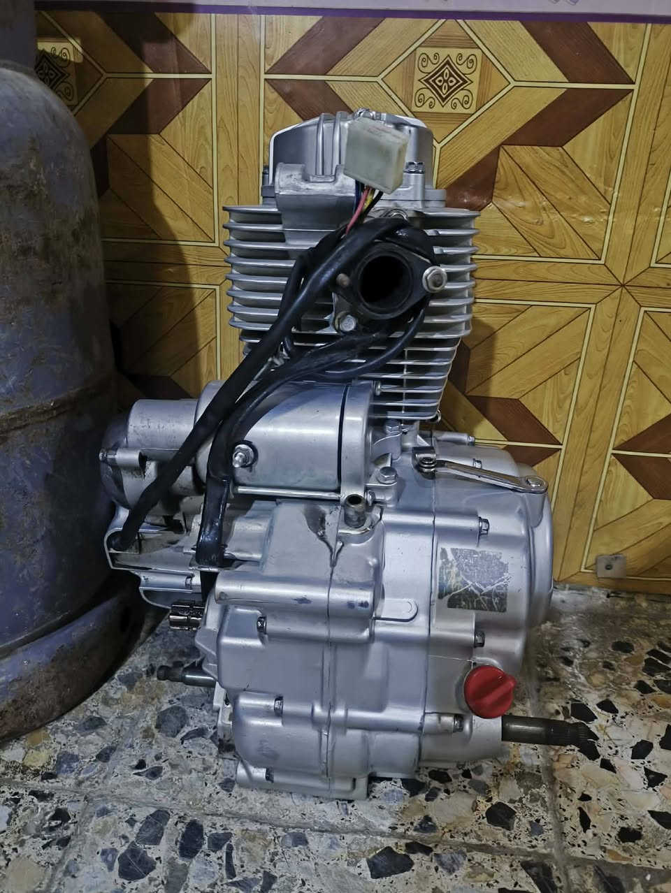 سلام عليكم مكينه مديل 20شغاله وناعمه وحلوه السعر 100مفتوحه بوشه وبستم والشراي يدلل المكان ناصريه حي الشهداء وهاذه رقمي ***********
