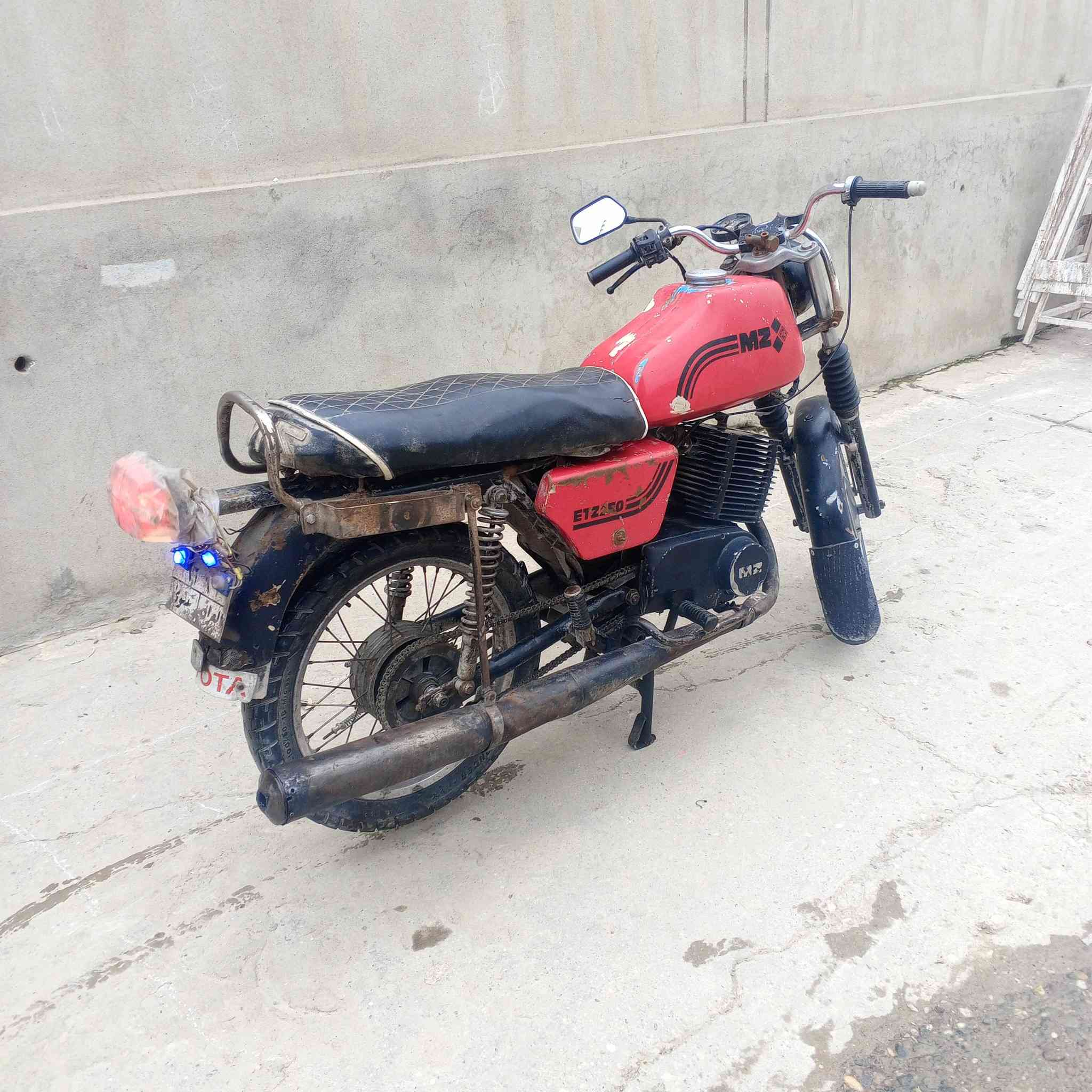 سلام عليكم ماطور 82 MZ بدون ماطور كلشي ما يعوزو كهربائيات كله شغاله سعرو600 بي مجال  مكاني موصل اتصل علا ***********
