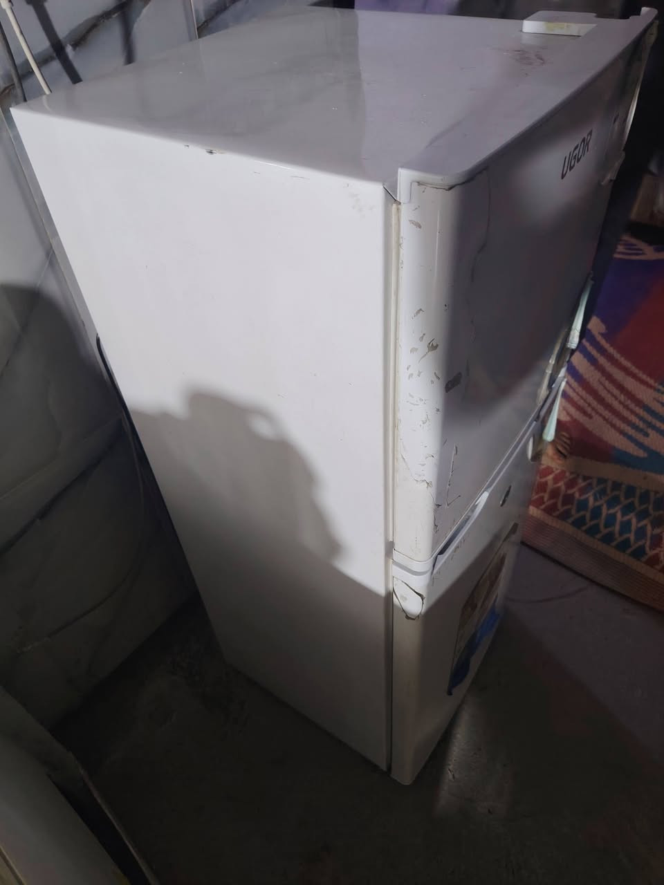 ثلاجه صغيره استخدام قليل جدآ للبيع للاستفسار الاتصال ع رقم *********** واتساب
