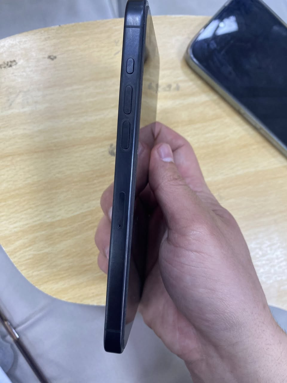 ايفون 15 برو ماكس ذاكرة 256 بطارية 90 كارتونة وكل ملحقات كاملة الجهاز نضيف بمعنى لكلمه مامفتوح ابد طك كارتونه السعر 1250 مليون وربع مكاني التاجي ***********
