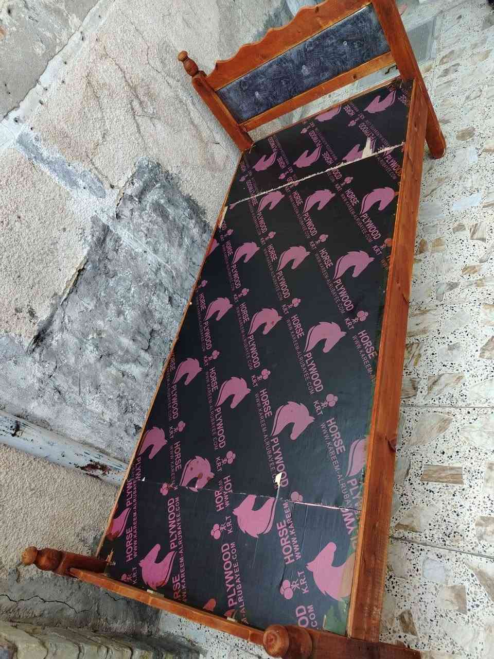 السلام عليكم عندي هذا الدوشك وهاي الجربايه اثنيناتن جديدات
صارن شهر من جبناهن اثنيناتن  رايدين السعر 80 وبيهامجال رقم الهاتف

 ***********
