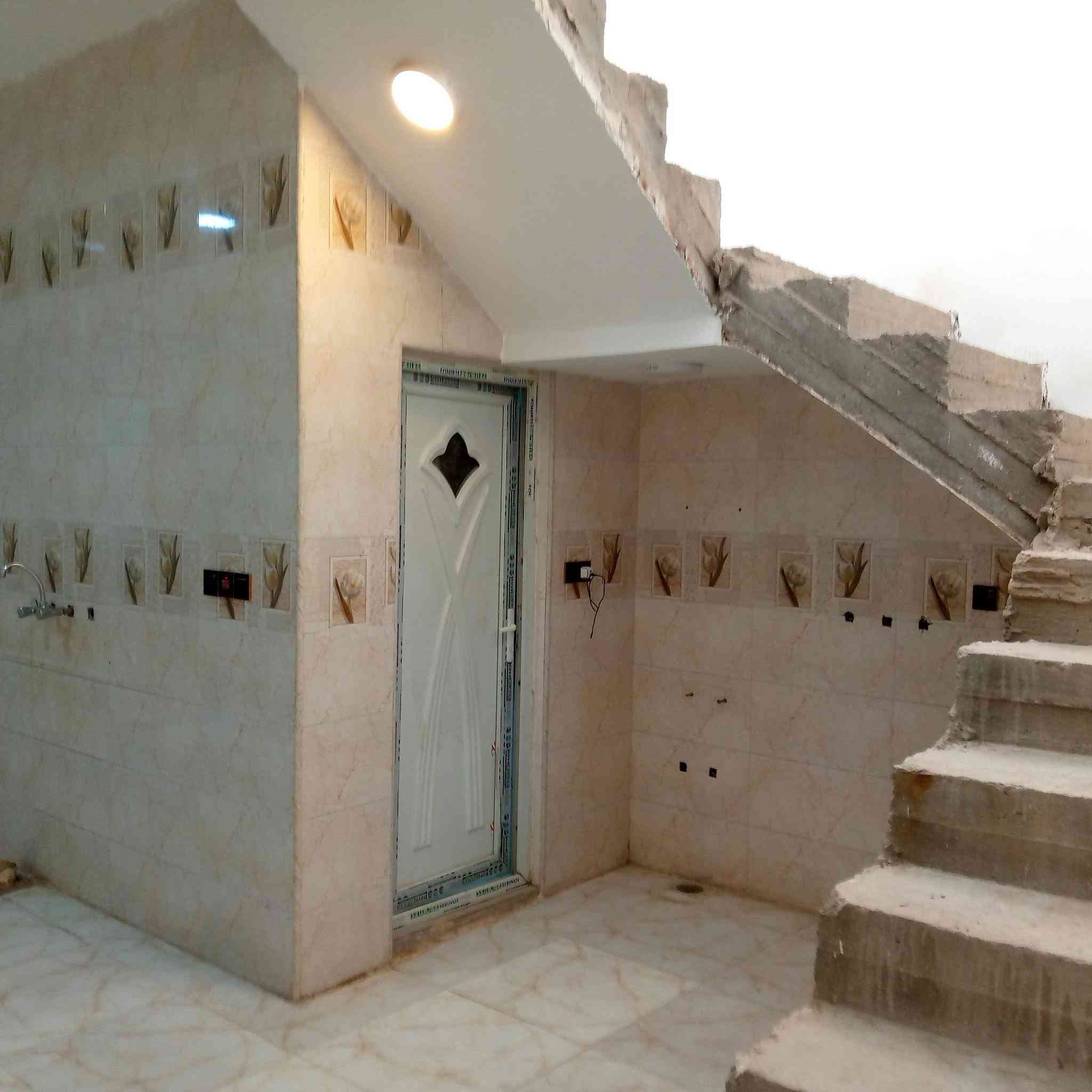 السلام عليكم بيت للبيع 100متر طابو صرف العنوان حله شارع 80 حي المصطفى الاتصال وتساب ***********
