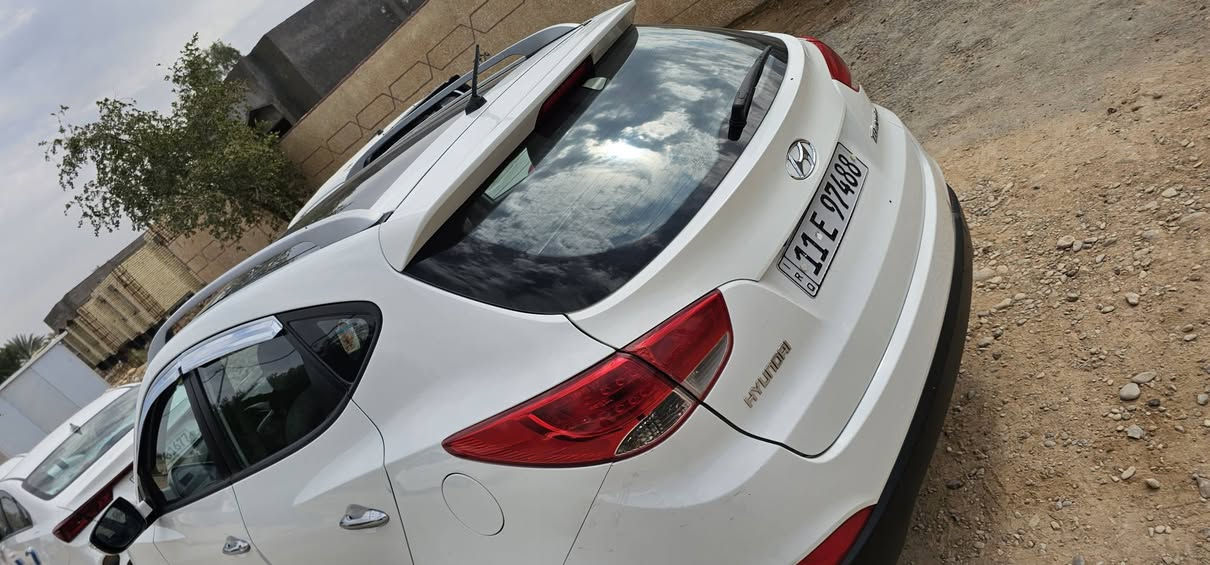 توسان خليجي فول مواصفات
موديل 2013 
ماشيه 130 
رقم بغداد بأسمي 
سياره بالجيس وضع شركه لا بارد ولا شخط 
فقط هذا بخشم البنيد بسيط مؤشر بالصور 
السعر 139
***********
