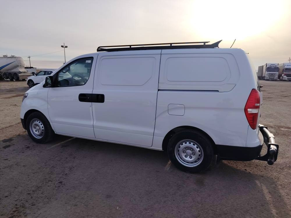 ​للبيع: هونداي H1 موديل 2021 (فان)
• الموديل: 2021
• اللون: أبيض
• الممشى: 102,000 كم
• ناقل الحركة: كير عادي
​المواصفات والإضافات:
• أرضية مغلفة بالكامل "جكر بليت" ألمنيوم.
• شاشة نظام "تسلا" مع كاميرا خلفية.
• دوشمة جديدة بالكامل وتغليف السقف (تنتة) نايلون.
​حالة السيارة: نظيفة وجاهزة للاستخدام.
​السعر: 235 ورقة
للتواصل: ***********
