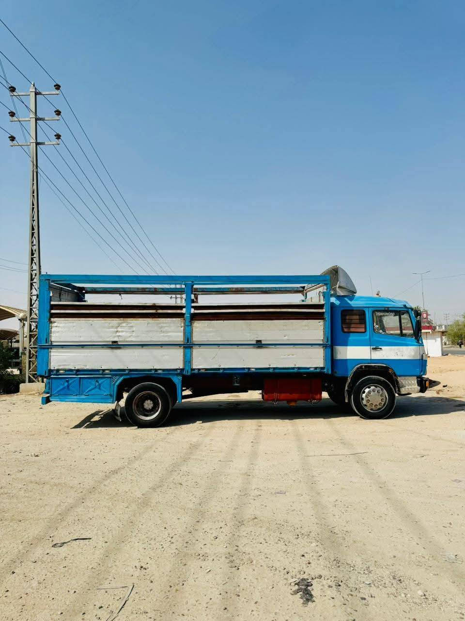 سلام عليكم مارسدس البه موديل91 رقم نينوه بسمي رقم انكليزي سياره جاهزه ل عمل بدي 6 وربع  تايرات 22 ونص ورك هوائي مكينه ع شرط شاصي مكفول سعر 120  وبيها مجال قليل مكان لسياره بلنجف حيدريه ***********
