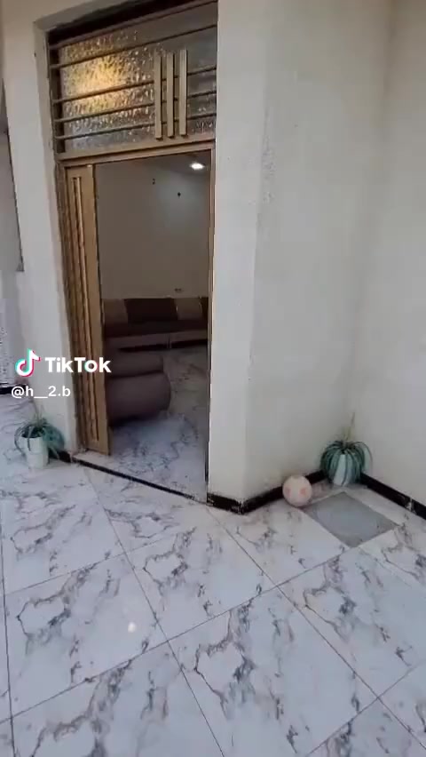 بيت زراعي مساحه 215 طابق واحد بناء صار لي اربعه اشهر شارع محامي فرقد السعر 130 وبي مجال اتصل وتساب ***********
