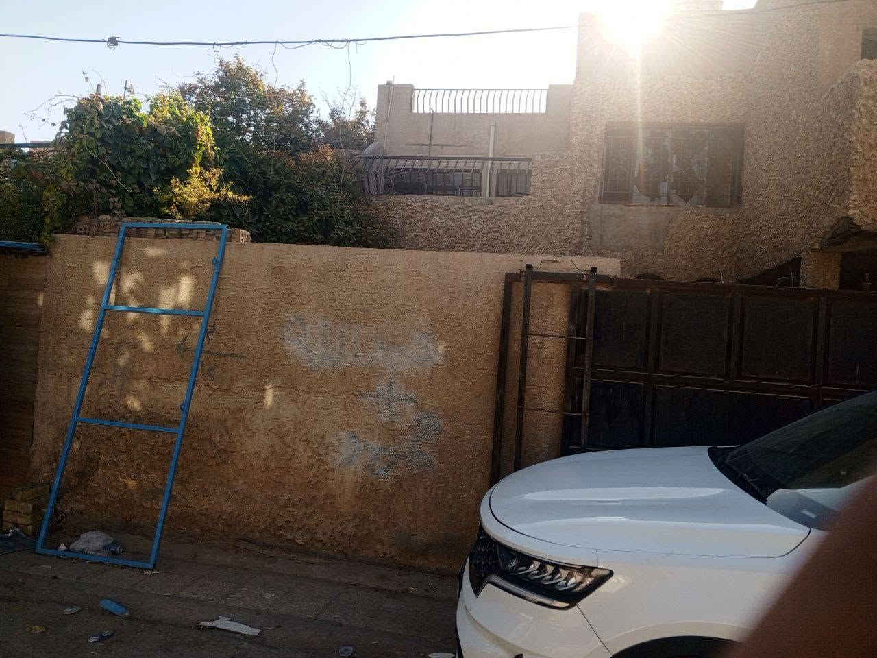 دار طابو ملك صرف للبيع 250 م
السلام عليكم دار طابو ملك صرف للبيع المساحه 240 واقع حال 250 واجه 10 نزال 24 ملاحظه (يعتبر قطعه ارض) 
الموقع الدورة شارع المصافي في شارع مول الكوخ مقابل محكمه الدورة للاستفسار 
*********** أو ***********
