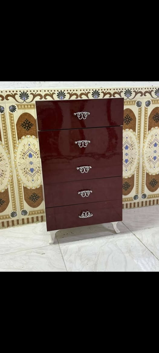 غرف لبيع تركي حلوه ونضيفه سعر 450 بيه مجال عنوان بصره حيانيه واساب ***********
