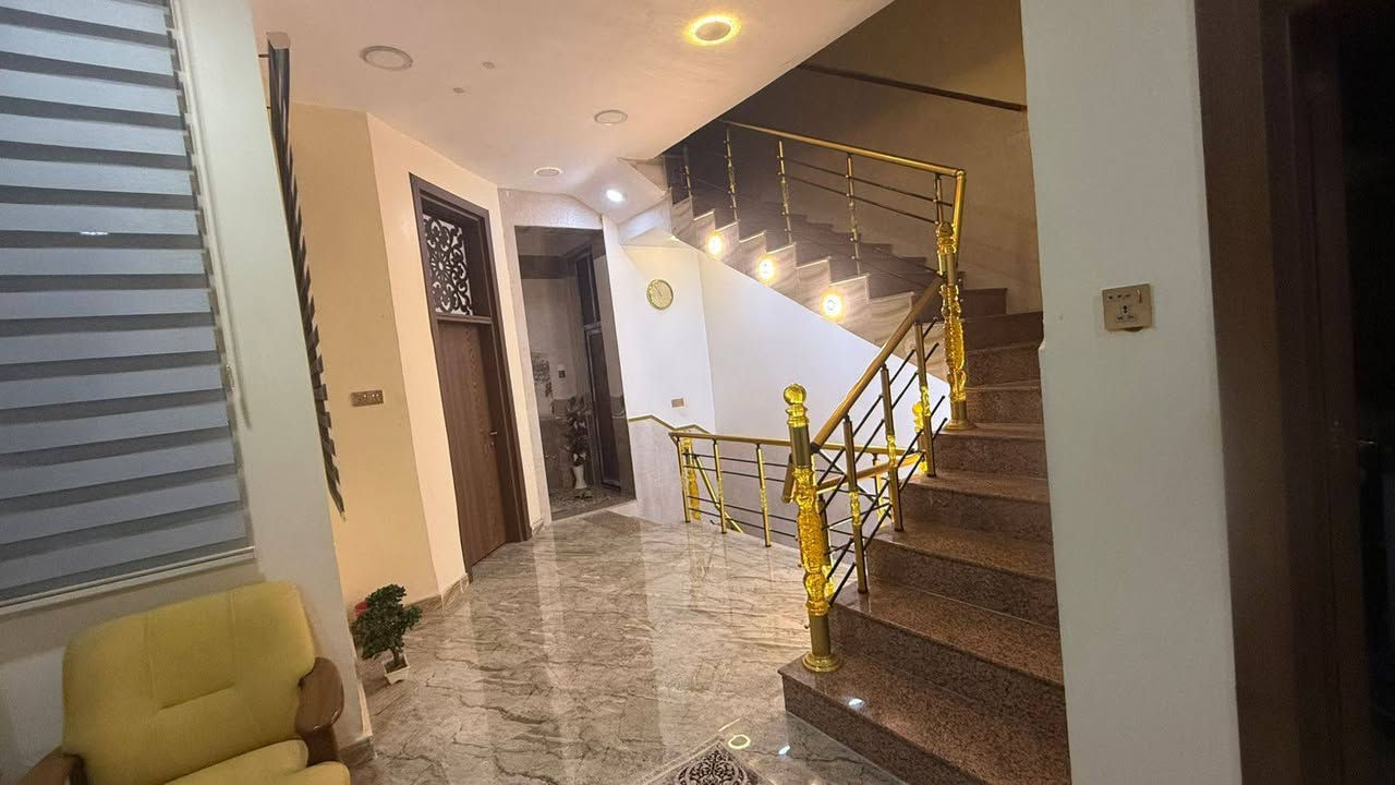 دار للبيع كوت بستان الجلبي بناء حديث ثلاث طوابق الاتصال على الرقم ***********
