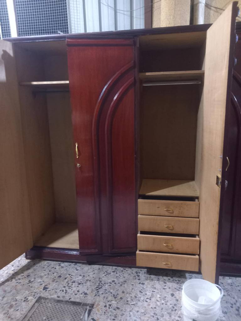 كنتور خمسه باب مستعمل توصئ العرض3متر  الارتفاع مترين و 17 سم العمق 60  السعر 350  وبي مجال العنوان بغداد الكرخ تقاطع درويش البياع شارع البداله الانتصارسوق اميمه فرع مجمع الرازي ع اليمنه منتصف شارع ع اليسرى خلف مي اور
***********
*********** بغداد, العراق
