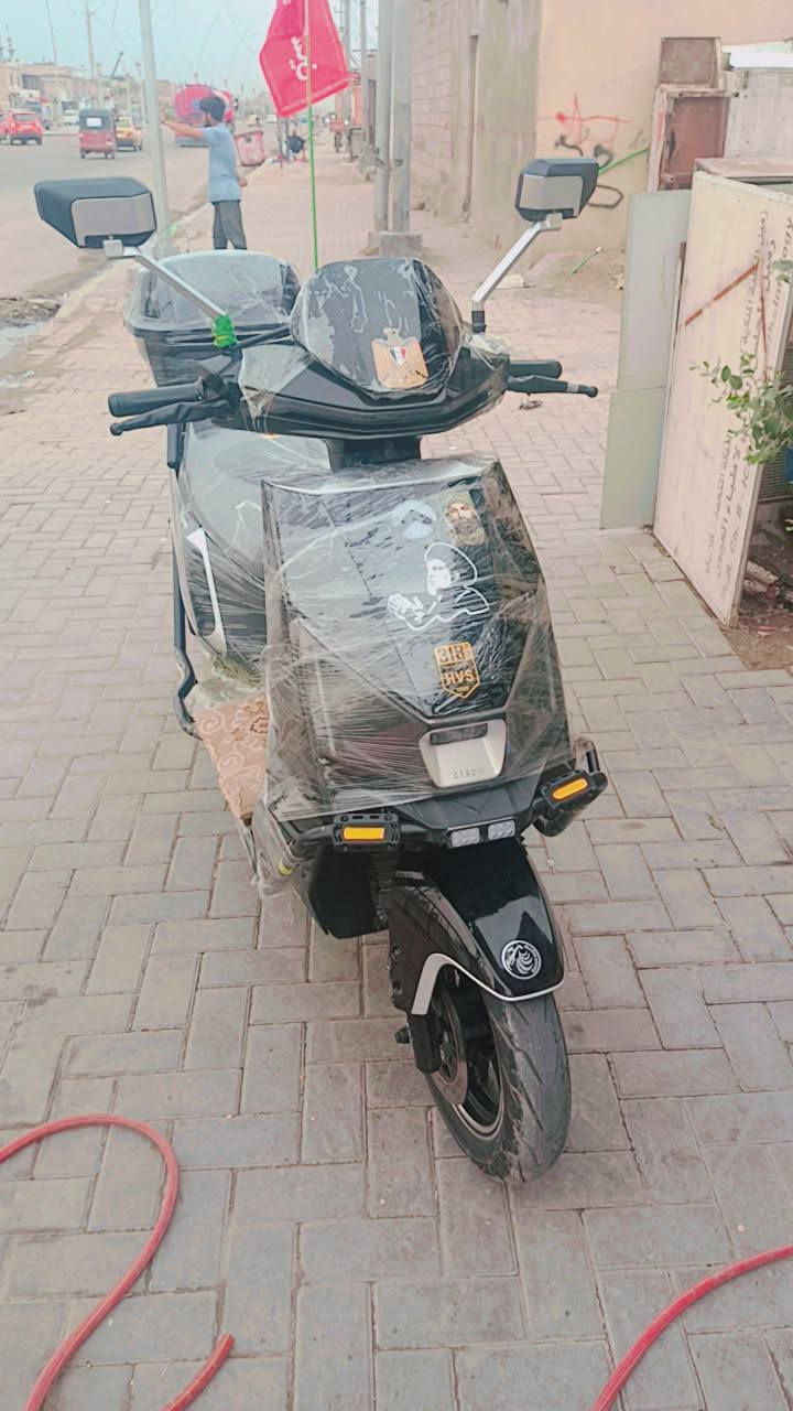 السلام عليكم شباب عندي دراجه جديده شحن 6بطاريات دراجه مكفولة من اي عطل وسريعه كهربائيات كلاه شقالات من طول الطول مابيه اي نقص مكاني بصره حيانيه شارع ستين علي شارع القاد سعر 800بيه مجال وهاذه رقمي ***********
