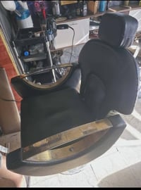 3كراسي للبيع ابيض ثنين و الاسود واحد اخو لجديد ابيع شلع..⚡07708891405