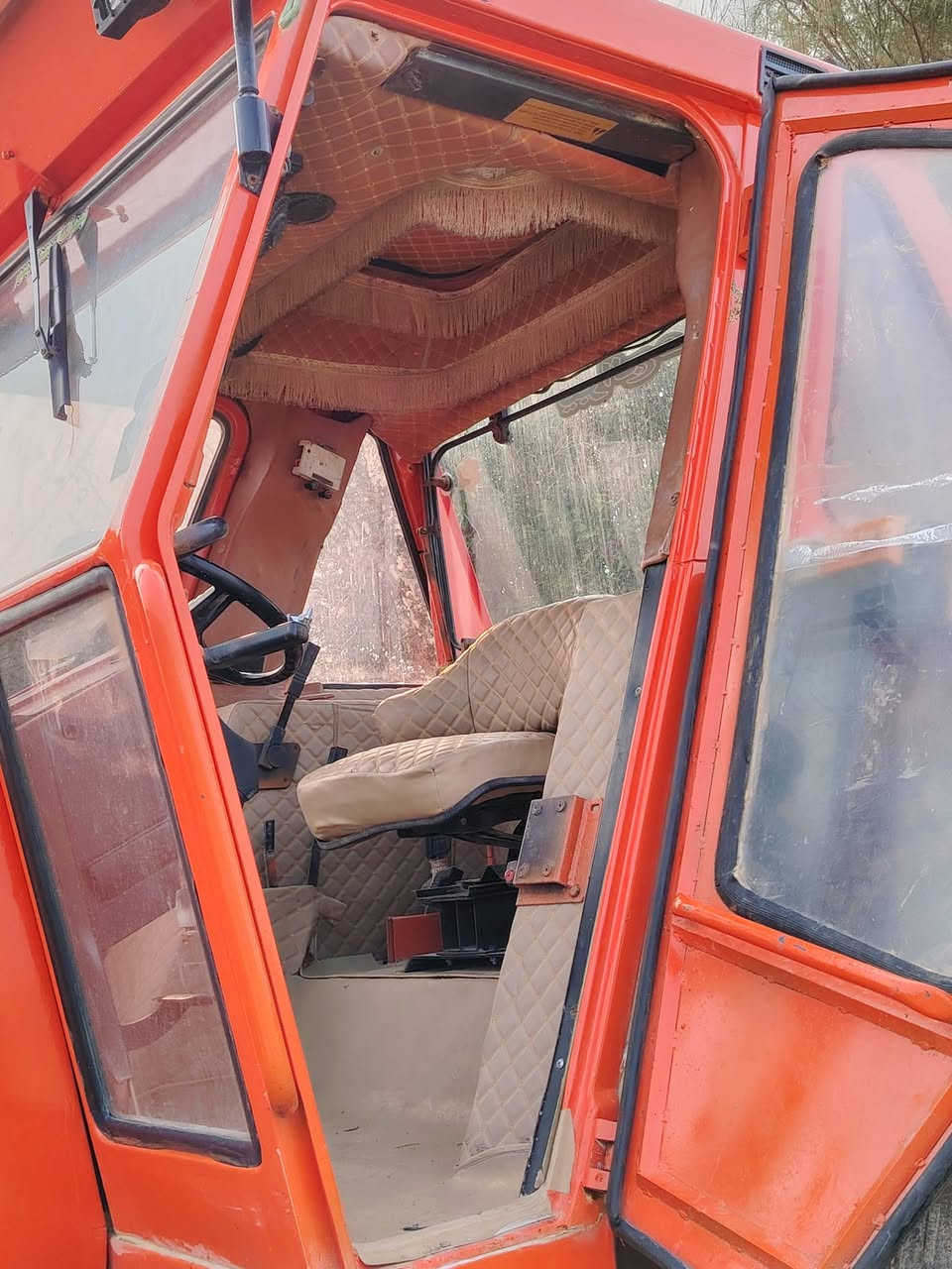 السلام عليكم مكينه فيات 1180 جاهزه هيه ومعداتها وياها دسك ٢٤ تركي وفدان ١٤ تركي ما بي قطره لحيم السعر ٤٥ وبيهه مجال قليل للإستفسار الاتصال على الرقم ***********... مكان واسط قضاء الحي.
