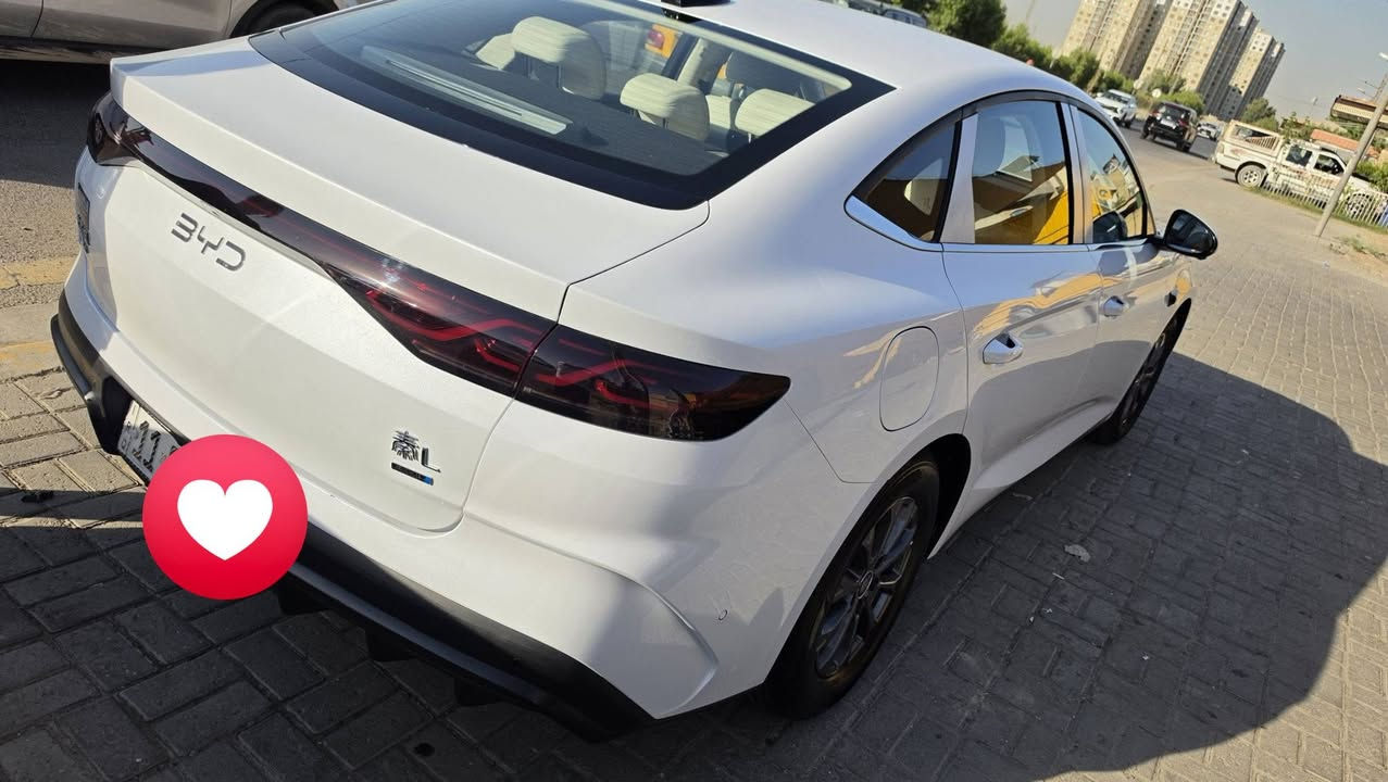 عندي سيارة byd Qin L 2025 فووول لون ابيض
رقم بغداد
١٣ كامرة
١٢ ايرباك
ركن تلقائي
سياقة شبه ذاتية
ماشية ١٠ الاف قابلة للزايدة
السعر ٢٥ مليون وبيها مجال بسيط
الاتصال ***********
