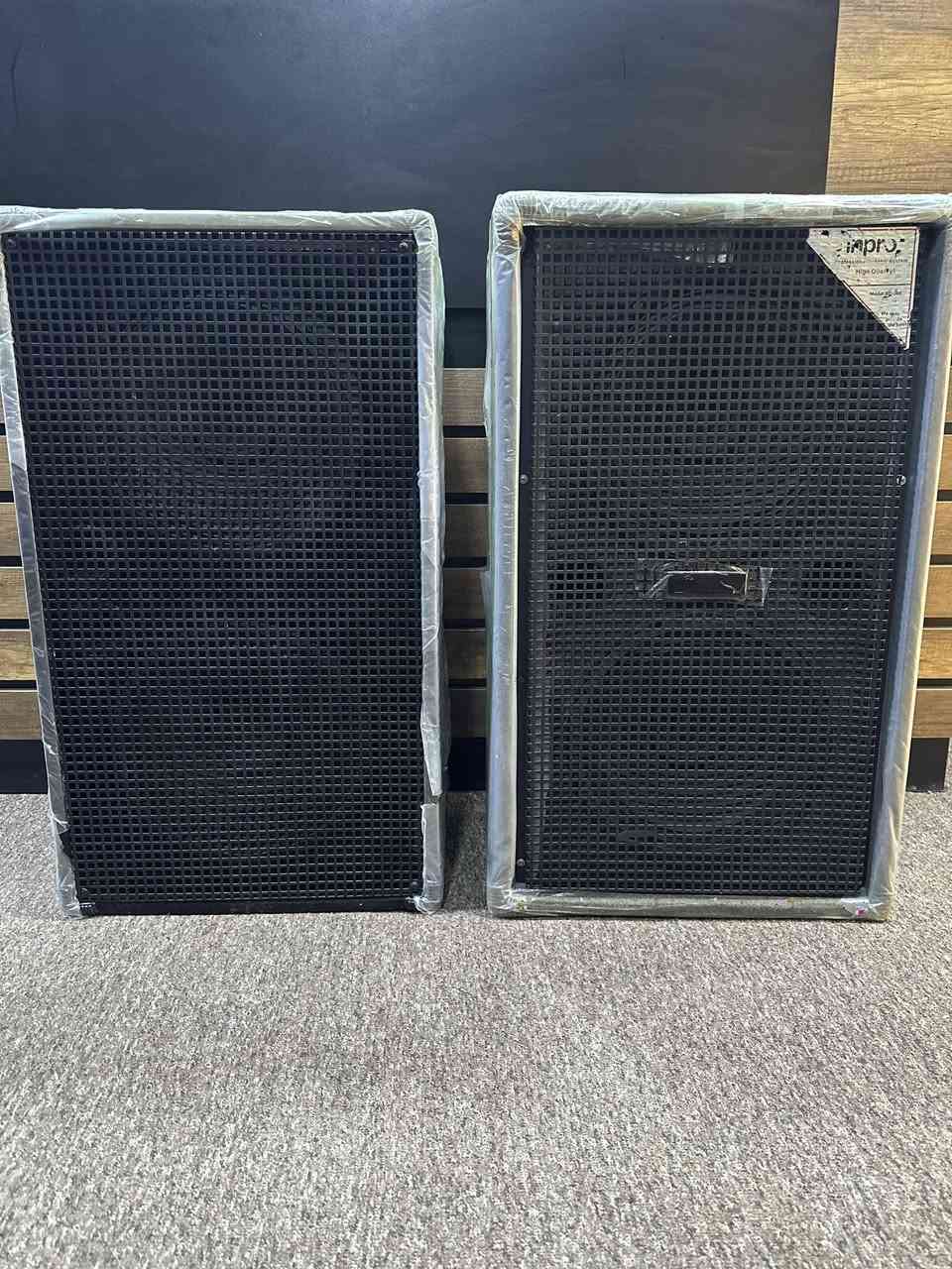 سلام عليكم جهاز للبيع كامل سماعتين ثنائي جديد ما مستخدم ولا حفلا ولا اي شي و سماعتين نضاف  وستاندات ومكسر داينكورد 1000 كوبي امتياز  وچوكات وحتا منظم فولتيا موجود جهاز اخذتو للديجي ومايك جهاز يخبل للتواصل اتصال او واتس اب ***********( سعر مليون و400) مكان الجهاز موصل... الجهاز مرتب بشكل
