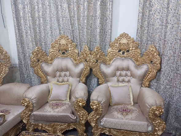 يا الله 
تخم ملكي رئاسي ضخم كلش جديد ونضيف مابي أي ضرر مااخذينه ب 1.350 مامستخدم هواي كلش جديد ويا كوشات وطبلات 6قطع 10 مقاعد السعر800وبيه مجال قليل الموشراي لايكسر بحلال العالم العنوان ناصريه حي اور ***********
