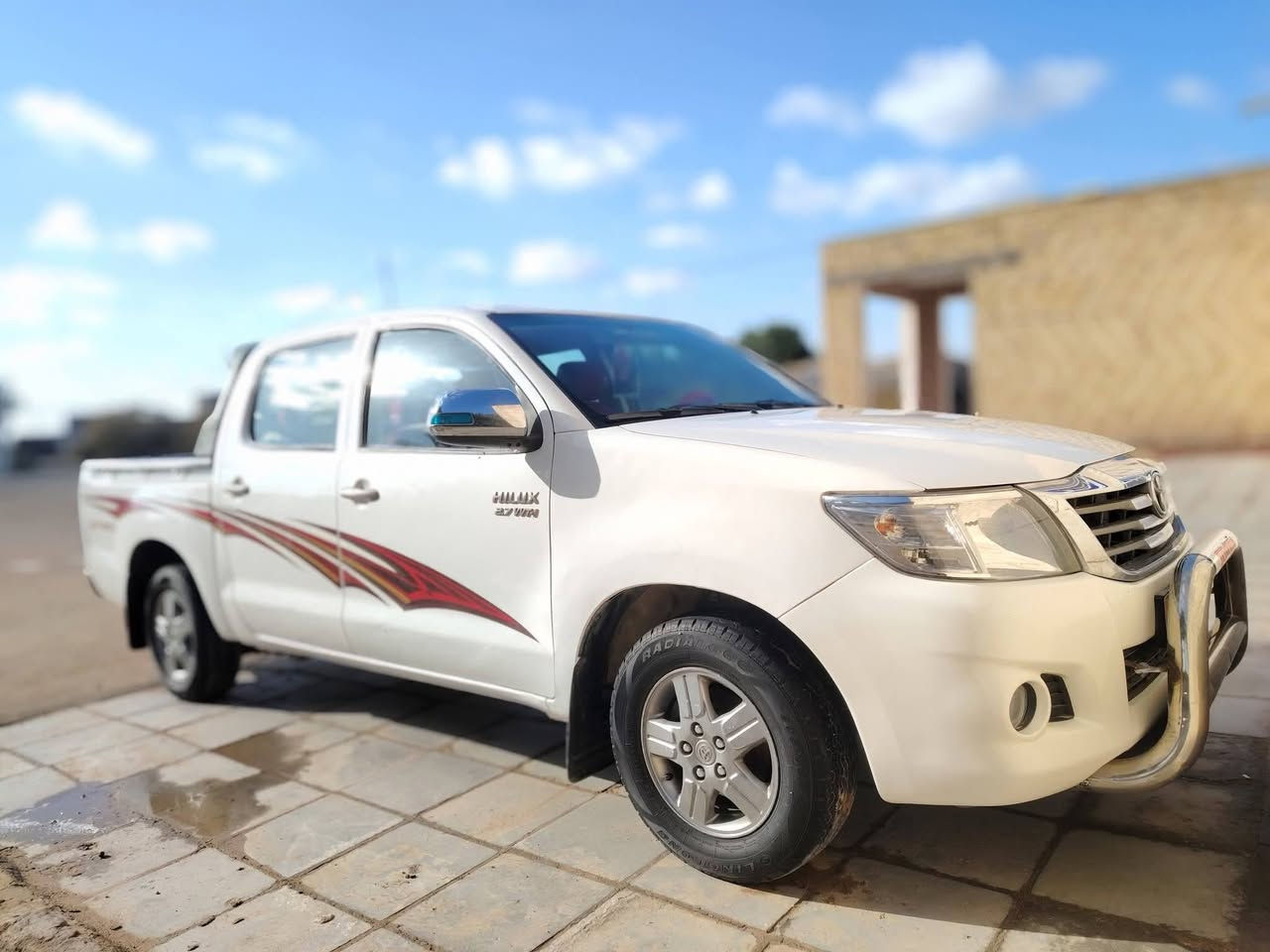 للبيع هايلوكس 2014 كويتي كير او تماتيك كفاله عامه السياره جديده وجاهزه للاخير السعر 208 وبيها مجال للشراي ***********
