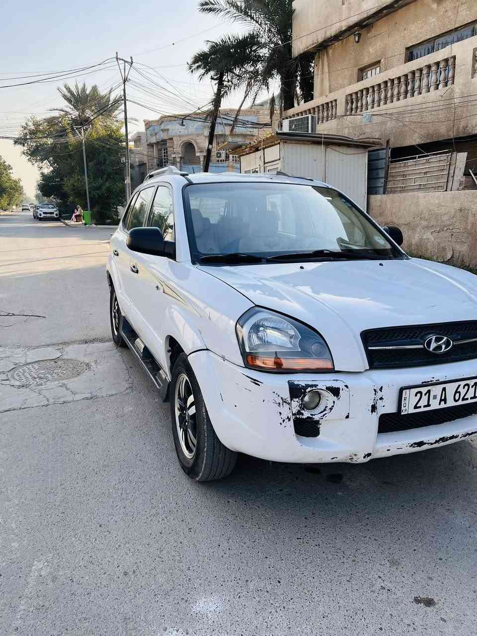 توسان ٢٠٠٧ خليجي
محرك ٢٠٠٠
تبريد شغال
طخة بسيطة موضحة بالصور 
السيارة بلادية 
بيهه صبغ براس البنيد من جهة الضربة
كيج حماوة بالدشبول بلادي
السعر ١٠٥ وبيهه مجال بسيط 
مكان السيارة بغداد
***********
