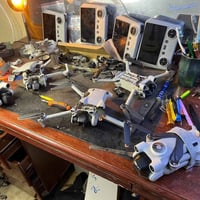 متوفر تصليح جميع انواع درونات dji  للتواصل 07774978790 المكان بغداد