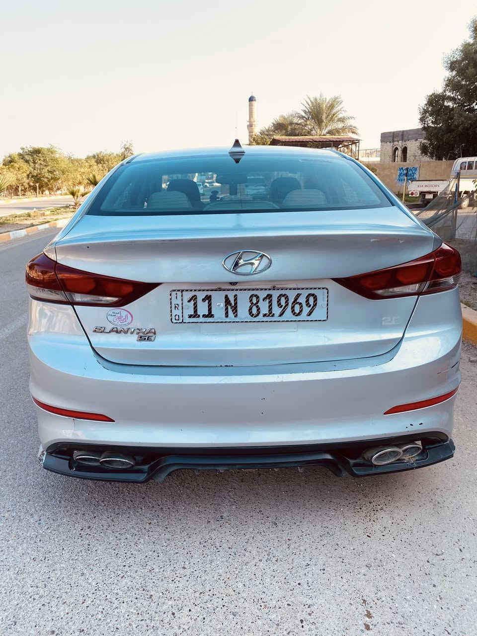 يالله السلام عليكم إلنترا موديل 2018 رقم بغداد الإنكليزي أمريكي حادثها جاملغ وبنيد بدون اي دواخل مكينه 2000 دوش وكير كفاله حداديه جديده هزه وسنويه جديد 
بيها رشات صبغ اثر جراد قطره معجون مابيها   تخم تاير جديد تبريد شرط 
سياره احلى من الصور  
السعر ١١٥ وبيها مجال للشراي 
المكان المحموديه 
***********
