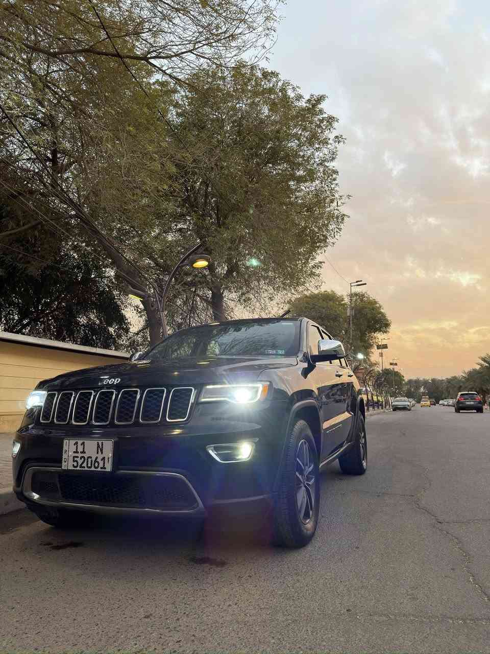 السلام عليكم
جيب شيروكي لمتدد اعلد مواصفات بل لمتدد
دفع رباعي4x4
 للبيع 
موديل 2019
فتحت سقف
لون اسود 
رقم بغداد جديد سنويه وهزه مصالها شهر
سياره داخلها  جلد اوف وايت بحالة ممتازه 
جلد تدفه +تبريد+خزن للكشن 
ستيرن تدفه 
شاشه اكبر حجم بيها جميع لاوبشنات 
نضام لايكو 
ماوس للشاشه 
شاشه دجتال 
سماعات الباين
كشافات ضباب لزنون
تشغيل عن بعد 
صندق كهرباء 
مرايه تعتيم ذاتي 
نضام الملاحهGps
منضومة زنون بلاديه 
ويل ١٨ لمرغوب 
سياره نصبتها احلى الصور 
مناقصها برغي ربع متصرف عليها 
مكان السياره بغدادالعطفيه  
الرقم ***********
