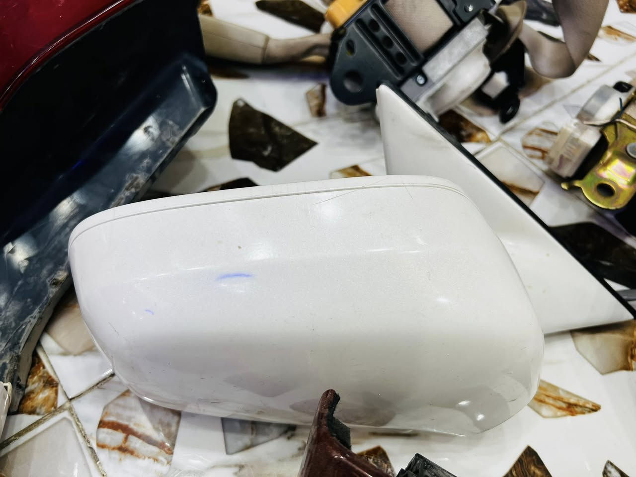 السلام عليكم اخوان 
غراض ملكه للبيع 
دركه ماجسته شاهينه ملكه 
مرايات اماميه ملكه اصليات صدفيات 
دعاميه امامي بدون ي كسر فقط يرادلها صبغ 
احزمه خلفيه 
بك لايت جهه اليمنى ملكه
مكاني النجف الاشراف 
رقمي ***********
