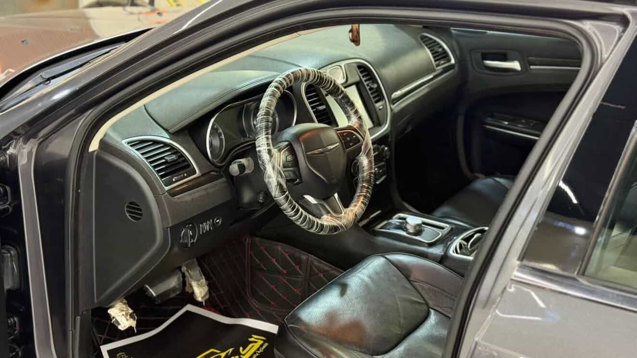 السلام عليكم
اوباما 2016      300C
لون رصاصي 
رقم بغداد  حره داخله صارله شهرين  ضباط 
ماشيه 126mi 
كفاله عامه ماعدا الجاملغ الخلفي الايسر بي بارد قليل جدا حك شبر وربع دعاميه خلفيه 
معروفه مواصفات C 
السعر 235$ وبي مجال قليل 
***********
