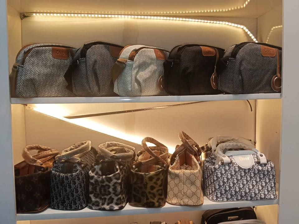 حقائب سعر القطعه ٥ الالف دينار تركي اصلي النهروان خدمه توصيل موجود واتساب ***********
