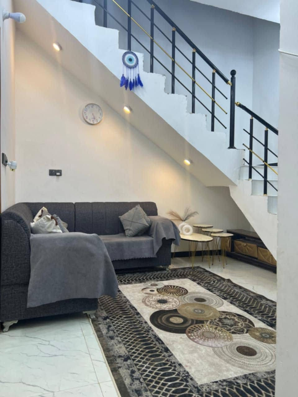 #للبيع بيت بحي الزهور مساحة ٩٨.٦٦م  ركن طابقين بناء حديث 2025 مسلح السعر  83 مع مجال ---------------- 
طابق الاول غرفة وبراني وصاله ومطبخ وصحيات.

#طابق الثاني #غرفه وصاله 
____________

***********
