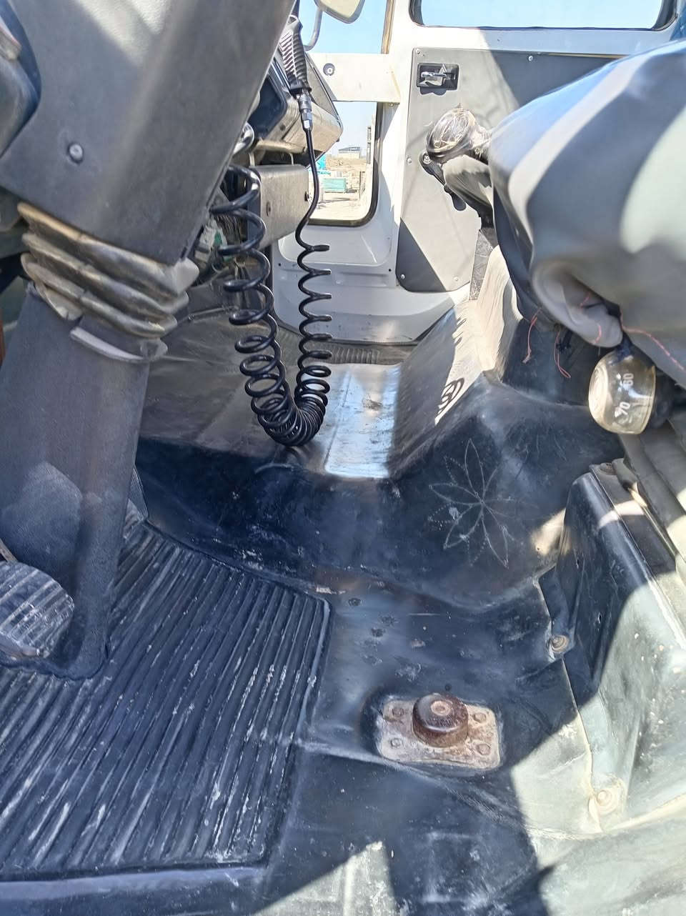 كنتر افيكو للبيع رقم صلاح الدين الجديد ٢٦ ثاني يوم تحول سياره خير من الله السعر ٧٠ وبي مجال موديل ٢٠٠٣ كامل مكمل رقم الجوال *********** كلة شغال كهربائيات مراوس حسب القناعة
