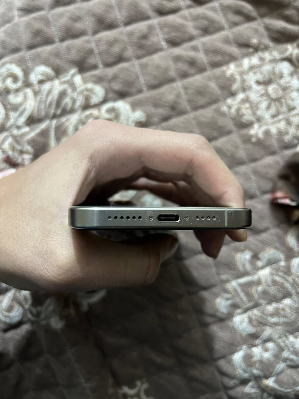 سلام عليكم للبيع ايفون 15 pro max بلادي  بطارية 98 ذاكرة 256 بعده جديد مأخذه على أيدي بالباكيت للاستفسار
***********
