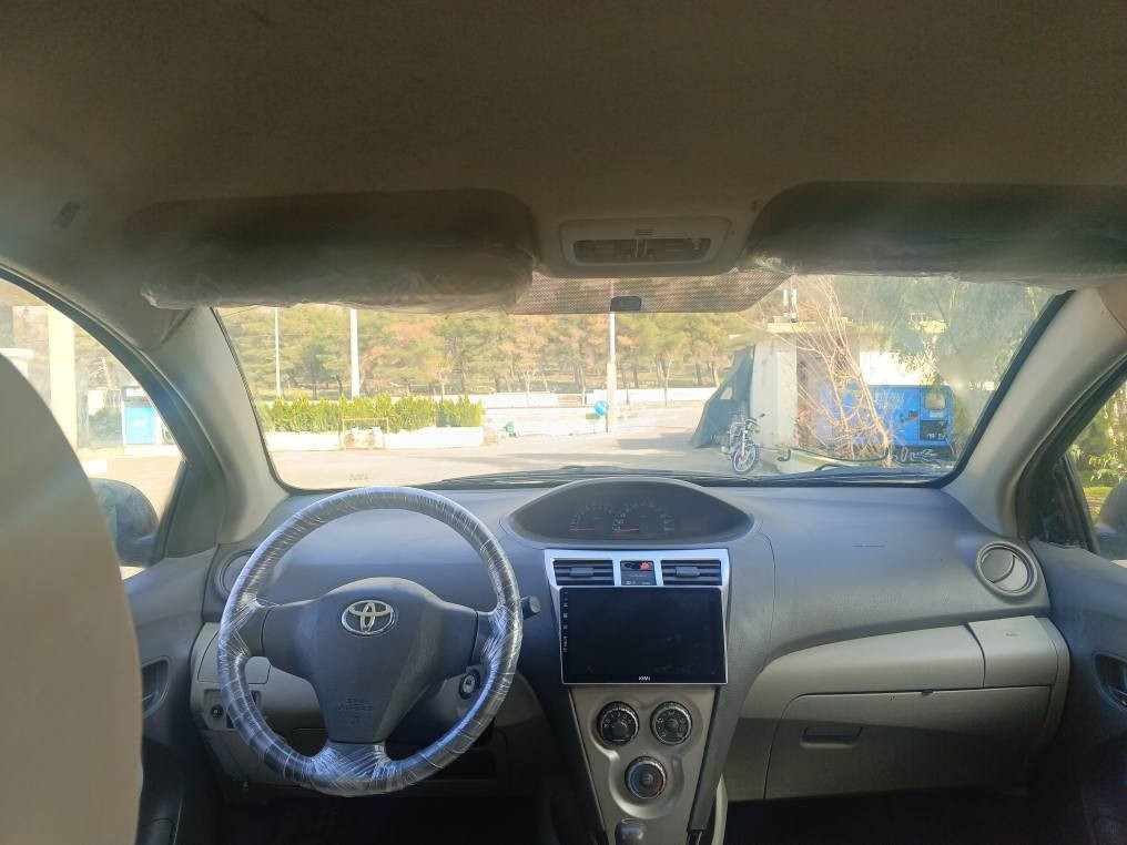 يارس 2008 بڕاوە (ادوات)
گير تؤماتيك دةبل گيچ 
٤جام كارةبا 
گير و مةكينة بةشةرت 
٤تايةى لؤك 
كارةباى و توند و تؤلى بةشةرت 
سعرى ٤٣ مةجال 
شوين رانيه 
***********
*********** رانية, السليمانية
