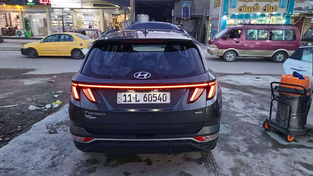 السلام عليكم / للبيع  توسان 2023
توسان وارد امريكي موديل 2023 رقم بغداد هزه وفحص وترقيم جديد / تحويل للمشتري مباشر السيارة بدون تبديل اي قطعة  كل القطع بدون تبدبل ليبل واحد بدون صبغ 
فقط تكحيل خشم البونيد مثل ما موضح
محرك 2500 
كشن كهربائي + تدفئة
بصمة تشغيل وابواب وتشغيل عن بعد
صندوك كهرباء
لايت زينون عالي ناصي 
LED البجم لد نهاري 
اشاير مري
رادار امامي وجانبي وخلفي 
تحديد مسار قيادة آليه
داخل لونين اسود مطعم بيجي
سايد بريك بصمة
اوتو هولد 
مود درايف انظمة قيادة متعدده 
قطعتين تبريد 
شاشة تدعم كار بلي 
كامرا خلفية دوارة 
تحكمات استيرن وكروز سرعة 
وباقي المواصفات معروفة  وهواي بيهه موصفات 
سعرها 195 ورقة
بغداد
*********** 
واتساب او الاتصال عالرقم
