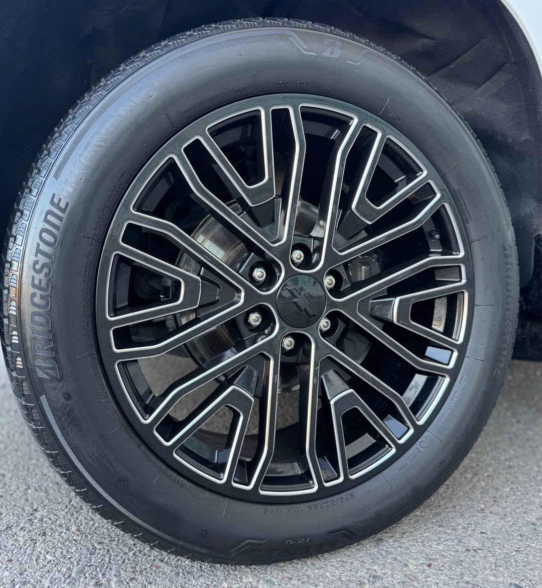 سلام عليكم اللبيع سلفردور موديل 2022
ارخص سعر 239ورقه 🔥🔥💵💵💵
سياره رقم جاهز باسمي تحويل وكله نفس اليوم
CHEVROLET SlLVERADO,K1500 LT
النوع : سلفرادو LT 
ماشية :mi39
مكينه 8 سلندر  5.3 لتر 
‏باصه متين سويج 🫆🫆
بصمه ابواب 🫆
جنطة كهرباء🔌
تعديل صوت الاكزوز من الشركة رياضي كلش حلو 🔥
تشغيل عن بعد 🔔
كشنات تدفئه + تبريد 🧊🌨️
اناره بلبدي 💡🔦
اناره بلمري🔦
نقط عمياء بلمري✅
ليدات اماميه خلفيه
شاشة كبيره 🖥️
كامرتين خلفية
كامرات خمس من كل جانب محيطية✅
بلوجكتور زنون بلاد
تحكم ستيرن جهتين 
ستيرن هيتر 
سايد بريك دكمة ⚪️
صاجات 
نظام اطفاء
قطعتين تبريد 
باب طويله ✅
بدي قصير  مرغوب 🔥
اناره داخليه LED 
ساعه ديجتال بالشاشة🔥
نظام خرائط ملاحة وكار بلي
وتحديد مسار
رادار خلفي ومنبه توقف اصطدام 
جامه خلفيه كهرباء ✅
والمواصفات وبعد بيهه هواي مواصفات 
سنويه باسمي تحويل وكله نفس اليوم ✋
سيارا جاهز فحص هزه 100/100
عنوان سياره 📍اربيل 
📞الاتصال زين ***********
📞كورك +واتساب *********** أربيل, العراق
