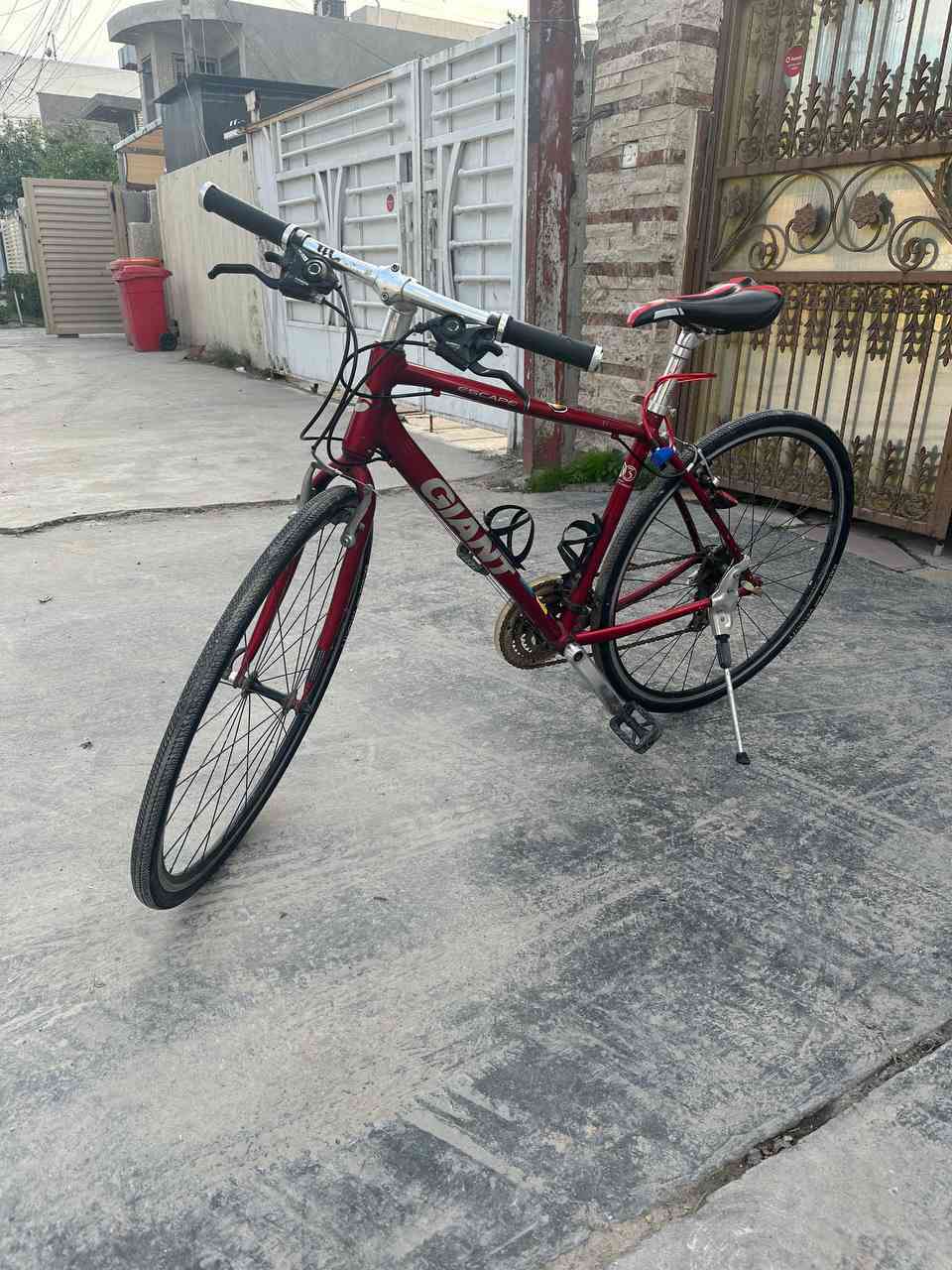 السلام عليكم
جاينت سكيب حديث و نضيف 
فول المنيوم ما نقصة اي 
.حجم الفريم S 
.حجم التاير 28 
اللون دم الغزال ❤️
.تايرات اصلية و جوابة كذالك 
السعر 175 وبي مجال بسيط 
مكاني بغداد العامرية ما عندي توصيل 
.للتواصل واتساب او تلفون 
***********
