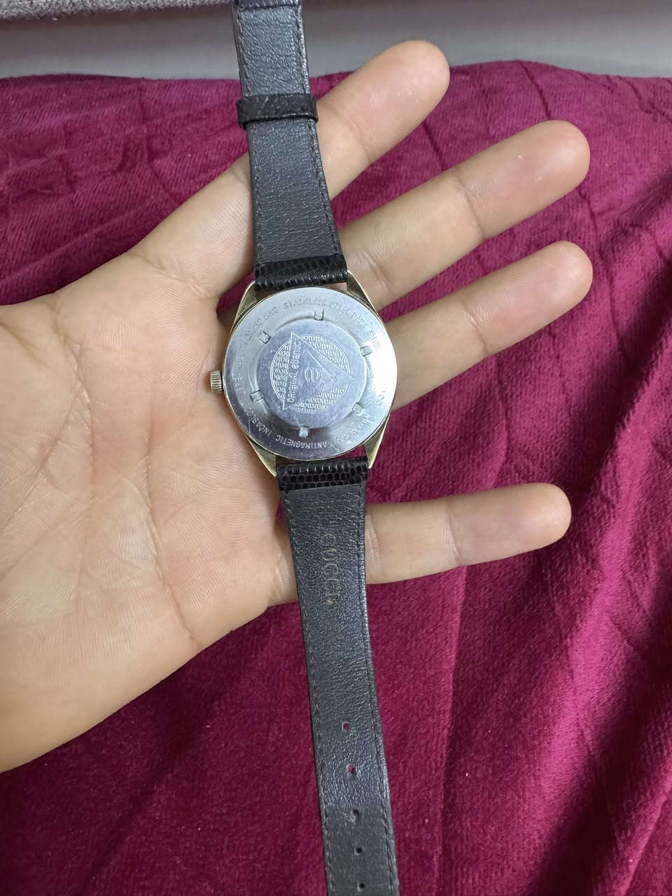 اتلانتك  سويسري اصلي القطر الكبير 37 نظافة ممتازة مينا لوك نصب تكويك الماكنة الذهبيه ٩٠$ شامل التوصيل


**إذا كنت صاحب هذا الإعلان وتريد حذفه لأي سبب، رجاءا أرسل رسالة إلى الدعم الفني**