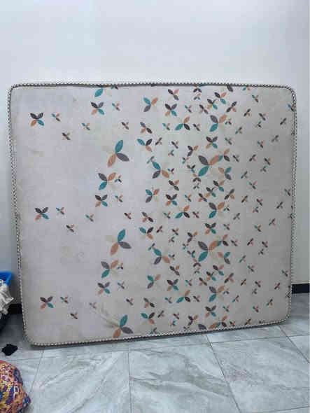 دوشك ضغط عالي باب اول كلش نضيف طول بعرض ٢٠٠ في ١٨٠ مكاني الدوره اي استفسار على الخاص 
*********** بغداد
