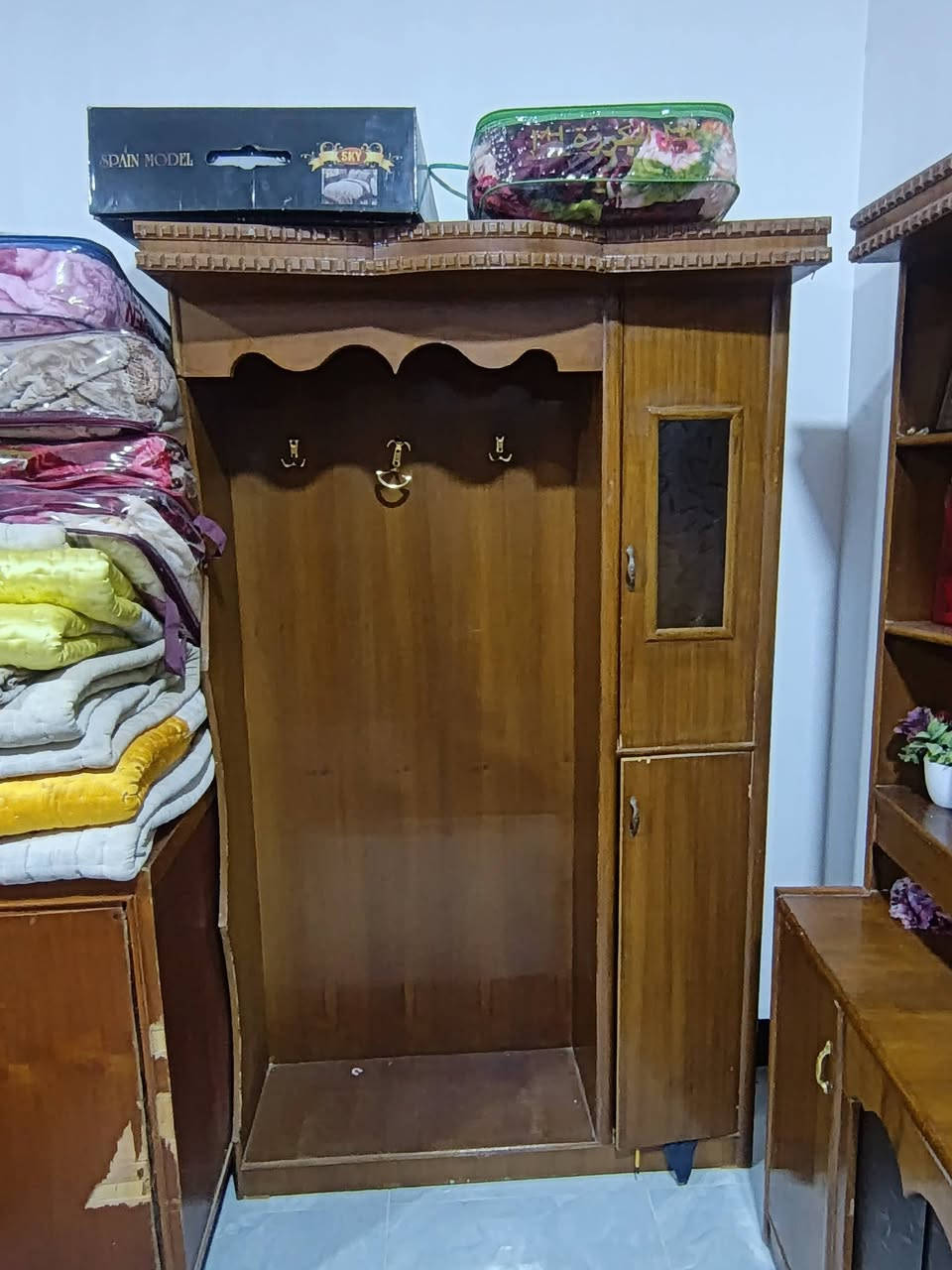 سلام عليكم غرفه للبيع لتواصل ع رقم ***********
