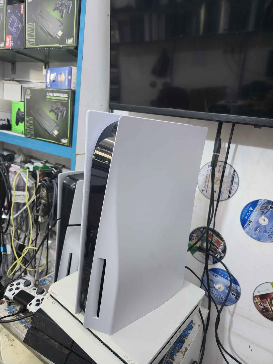 بلي فايف فات واحد تيرا نضافه الجهاز ٩٩% جهاز جديد توصيل كافه المحافظات العنوان نجف كوفه فلكه حبيب الرعاش السعر ٥٧٥ قطعه وحده الرقم *********** النجف, العراق
