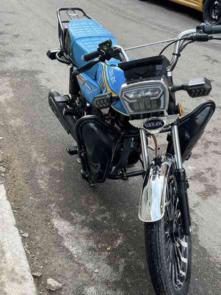 السلام عليكم دراجه للبيع موديل 2025 ضاغطه وزنجيل مابيها ارتاجاج حالها حال مكينه البوكسر الدراجه كفاله عامه زيرو ماصار شهر من اشتريتها بيها بصمتين ومفاتيح اثنين شادلها درع جديده سعرها ٩٠٠ قفل للشراي***********
