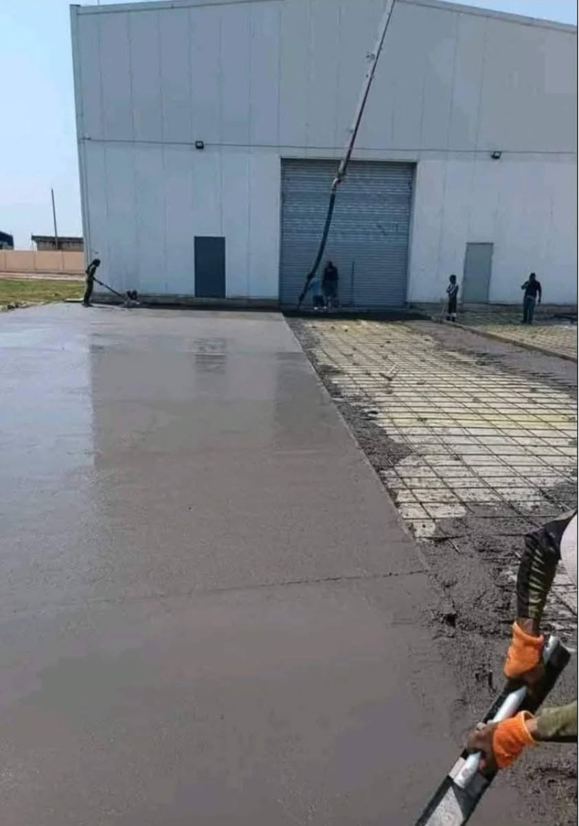 من الخرسانة الخام.. إلى أرضية كالمرايا ! 💎
لا نكتفي بمجرد "صب "، نحن نعاملها كقطعة فنية. نوفر لك خدمة الصب والسقل (الهليكوبتر) بأحدث المعدات لضمان أرضية:
​مستوية تماماً (Zero level).
​صلابة عالية تقاوم التآكل والوزن.
​لمعة ونعومة تسهل عليك التنظيف وتدوم لسنوات.
​🛠️ دقة في المواعيد.. وجودة تفوق التوقعات.
التواصل واتساب *********** فقط
